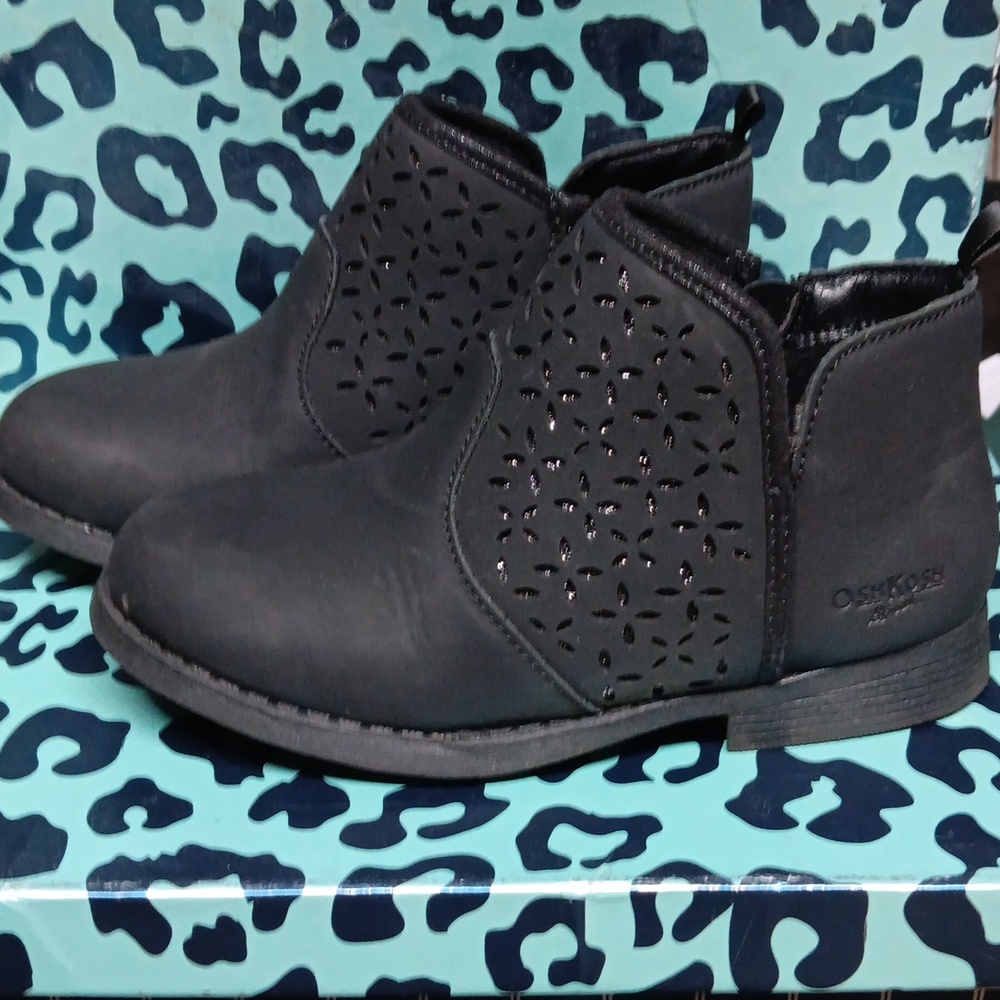 Worn 1x OshKosh B'gosh Black Ankle Boots with Laser Cut Design